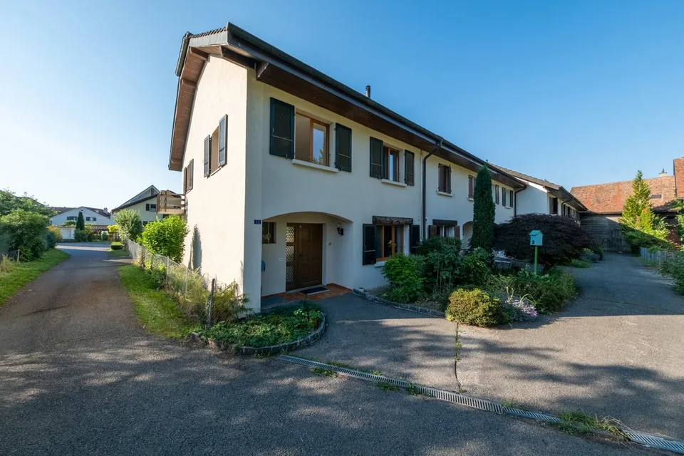 VILLA FAMILIALE EN PIGNON AVEC JARDIN, DANS UN CADRE VERDOYANT