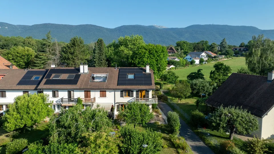VILLA FAMILIALE EN PIGNON AVEC JARDIN, DANS UN CADRE VERDOYANT
