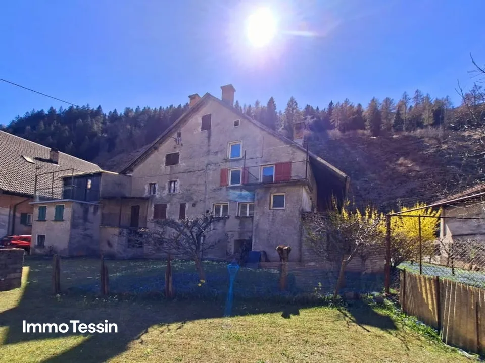 Typisches & grosszügiges Leventina Haus mit Garten in Ambri-Piotta zum unschlagbaren Preis in der Nähe des Eisstadions