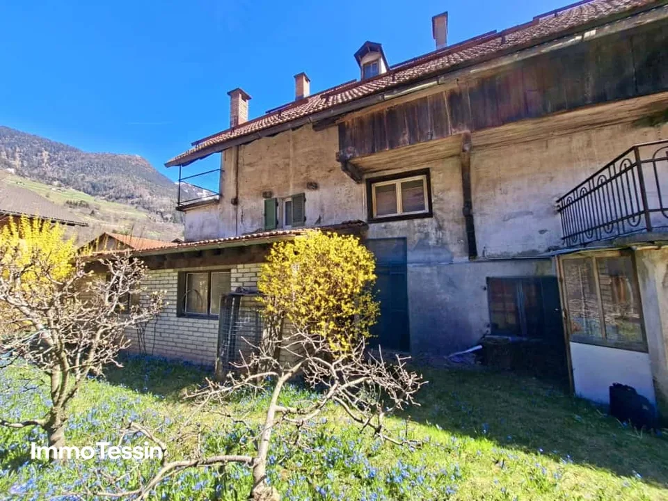 Typisches & grosszügiges Leventina Haus mit Garten in Ambri-Piotta zum unschlagbaren Preis in der Nähe des Eisstadions