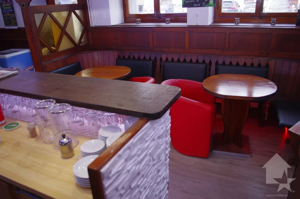 Orsières, caffè ristorante situato nel centro! – foto 9 di 11