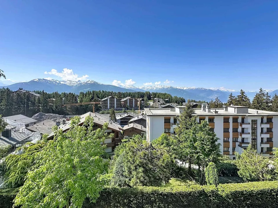 SPLENDIDE APPARTEMENT DE 5.5 PCES AVEC VUE PANORAMIQUE SUR LES ALPES À DEUX PAS DU CENTRE