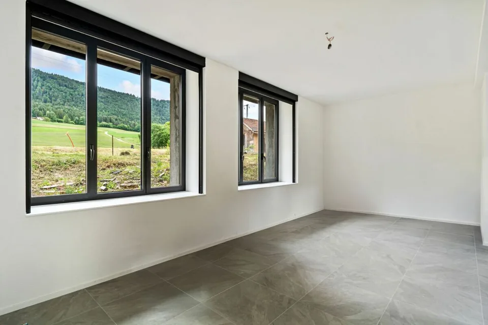 Courtelary, prächtige 4.5-Zimmer-Wohnung im Erdgeschoss