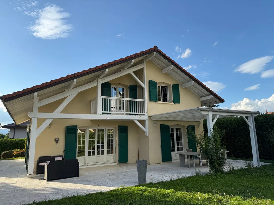 Magnifique villa de standing sise à Veigy, proche de la frontière de Meinier.