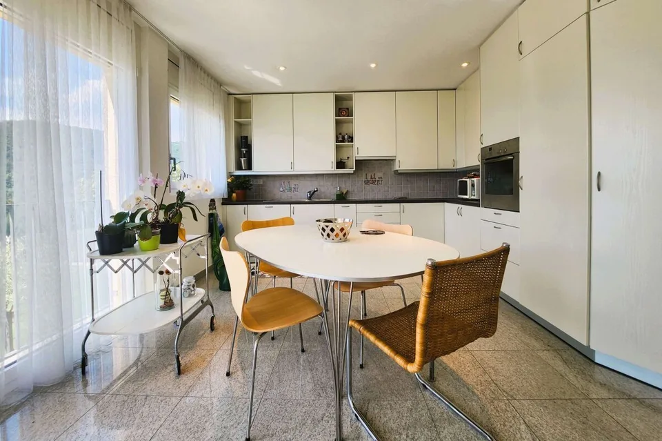 Elegante Residenz mit weitem Ausblick auf die Landschaft