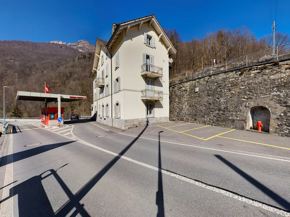 Historisches Gebäude mit mehreren Wohnungen im Herzen der Centovalli – Foto 15 von 16