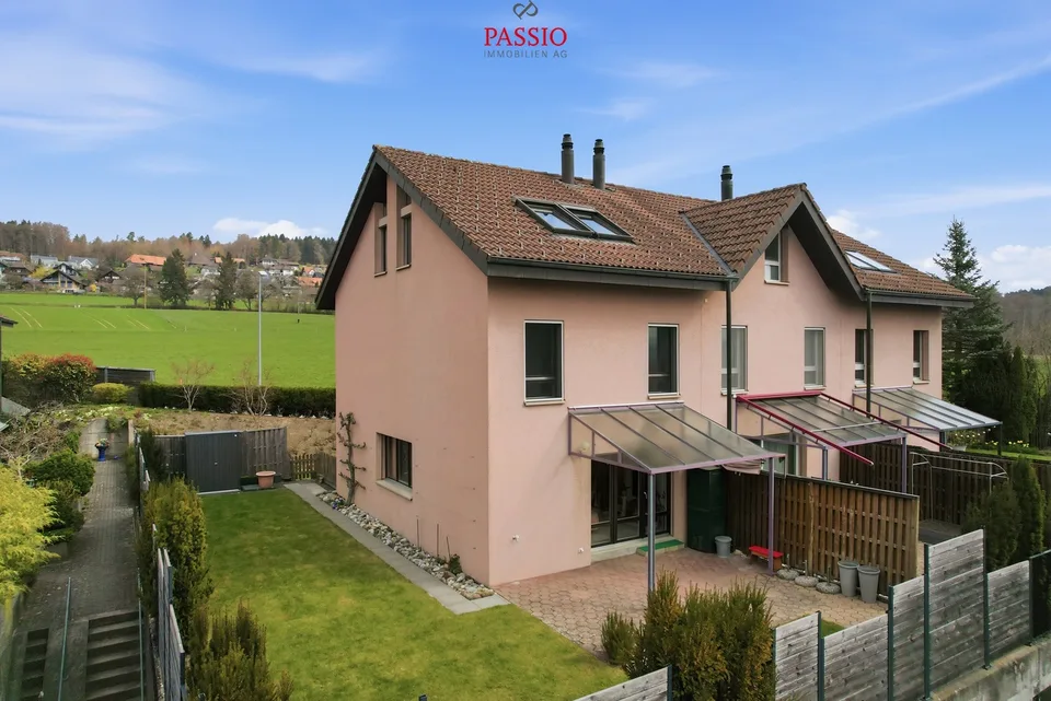 Familienfreundliches 5.5-Zimmer Reiheneckhaus mit grossem Garten