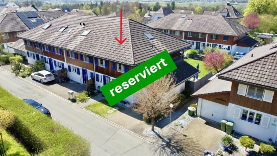 5 1/2- bzw. 6 1/2-Zimmer-Reiheneckhaus mit 2 Garagen und 1 Parkplatz