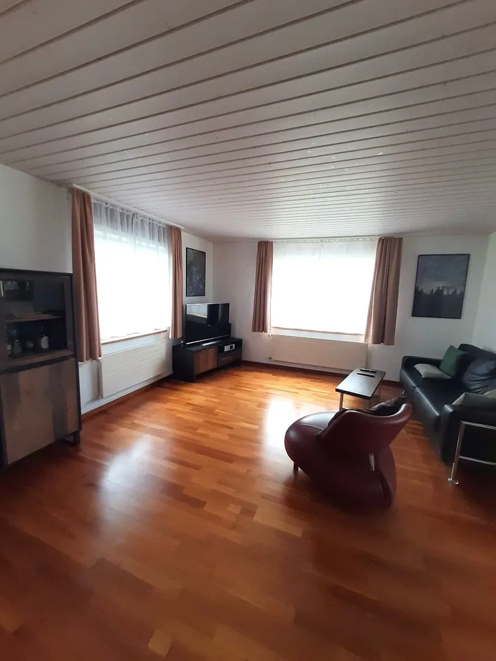 5 1/2 Zi.-Einfamilienhaus mit sep. Doppelgarage