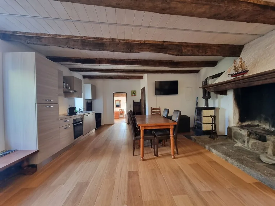 Herrliche 2-Zimmer-Wohnung in einem Rustico, renoviert, mit Parkplatz