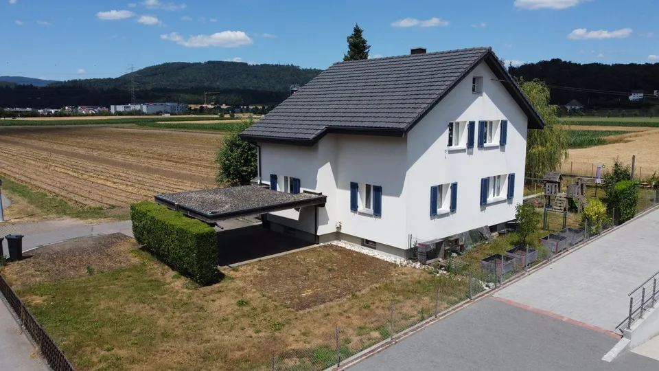 Charmantes Zweifamilienhaus mit Bauland