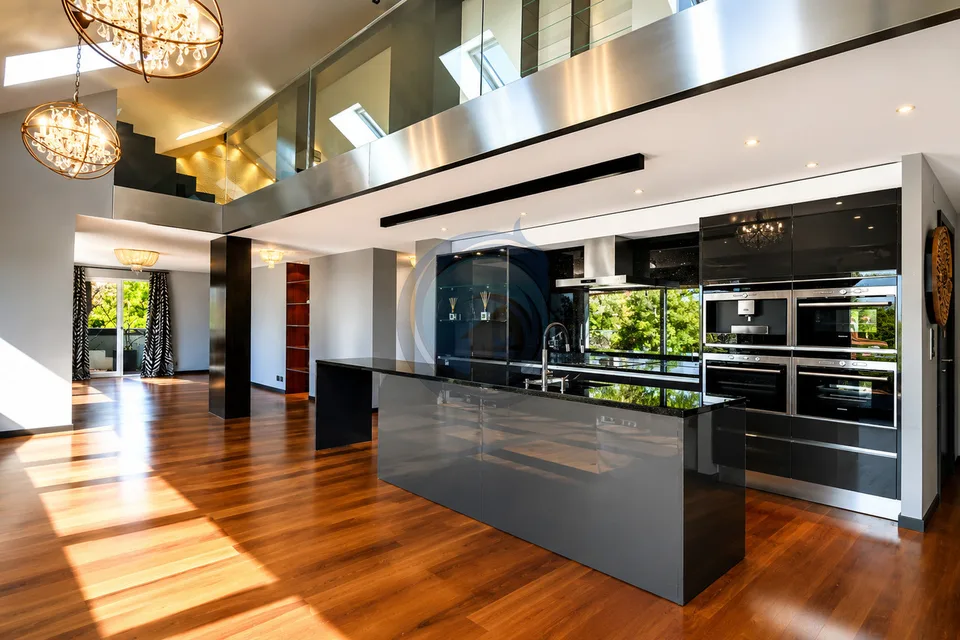 SOMPTUEUX APPARTEMENT EN DUPLEX DE 5.5 PIÈCES AVEC VUE SUR LE LAC