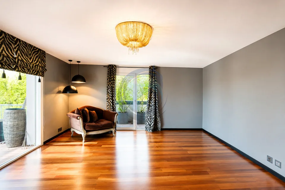 SOMPTUEUX APPARTEMENT EN DUPLEX DE 5.5 PIÈCES AVEC VUE SUR LE LAC