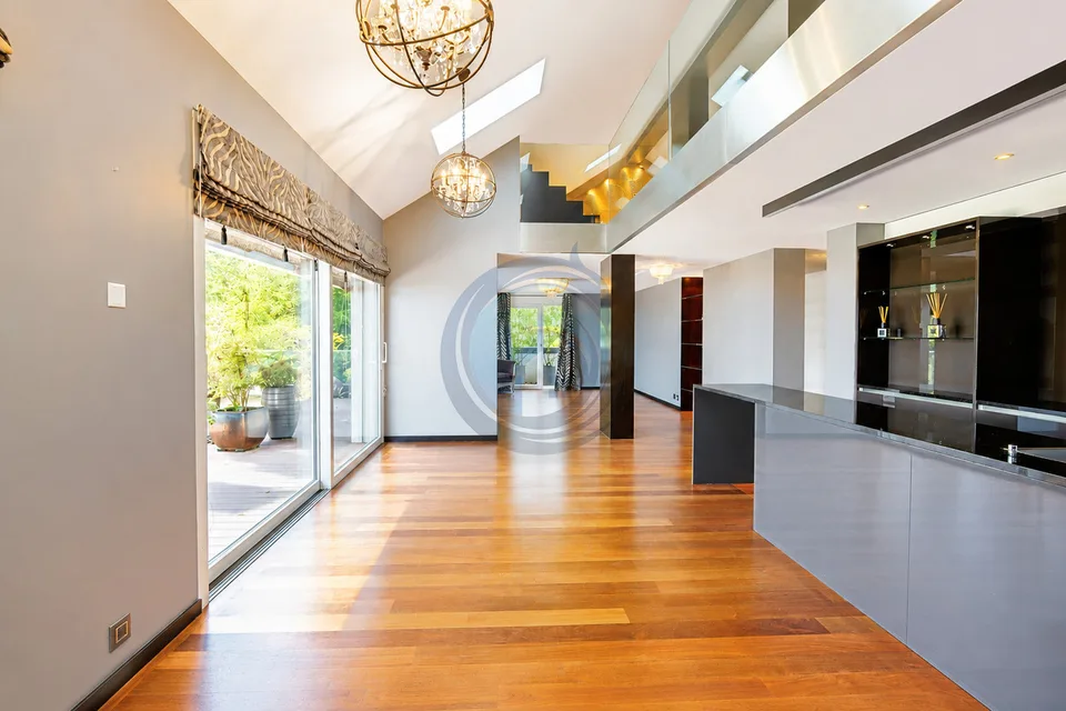 SOMPTUEUX APPARTEMENT EN DUPLEX DE 5.5 PIÈCES AVEC VUE SUR LE LAC