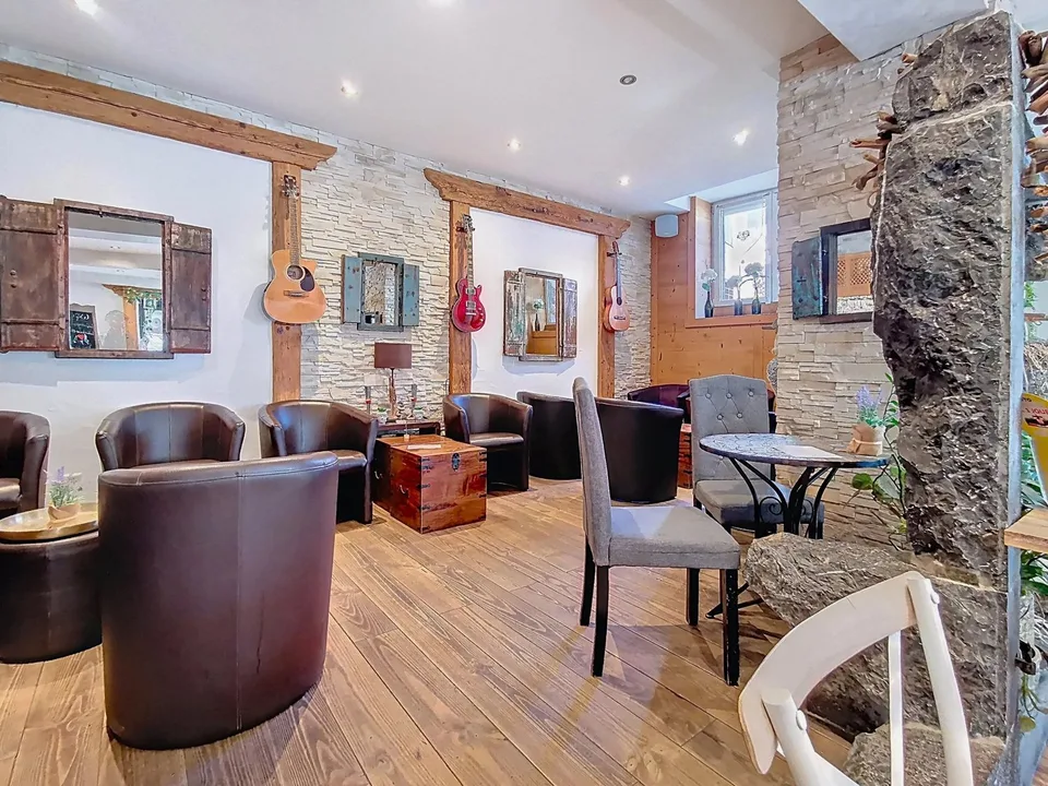 Café - Ristorante nel centro di Ollon!