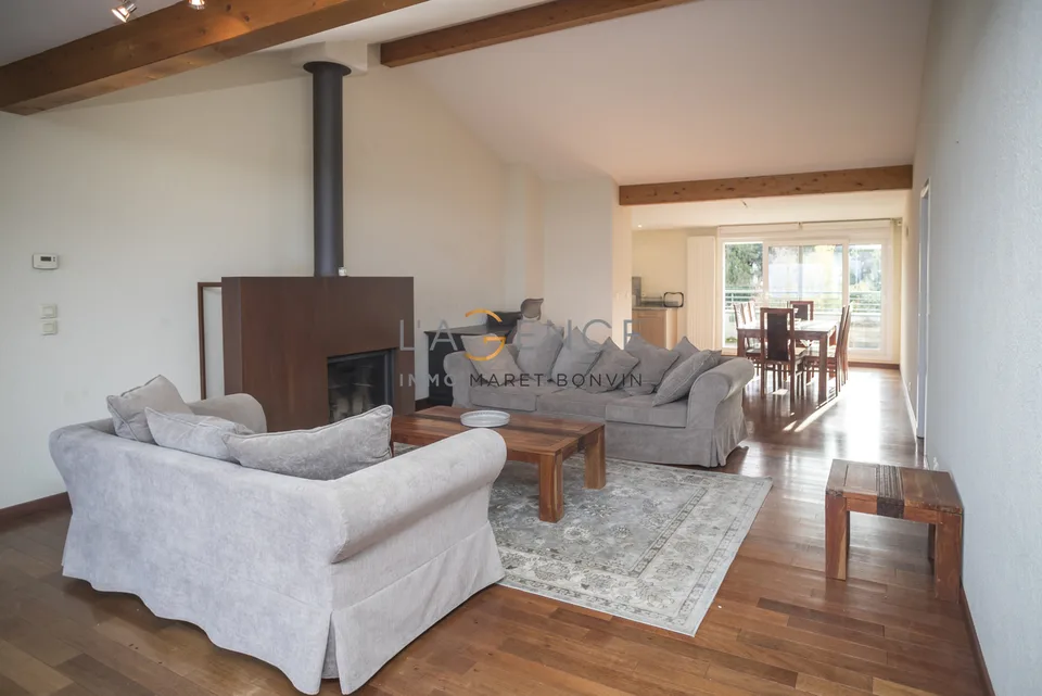 Appartement en attique de 5.5 pièces avec grande terrasse