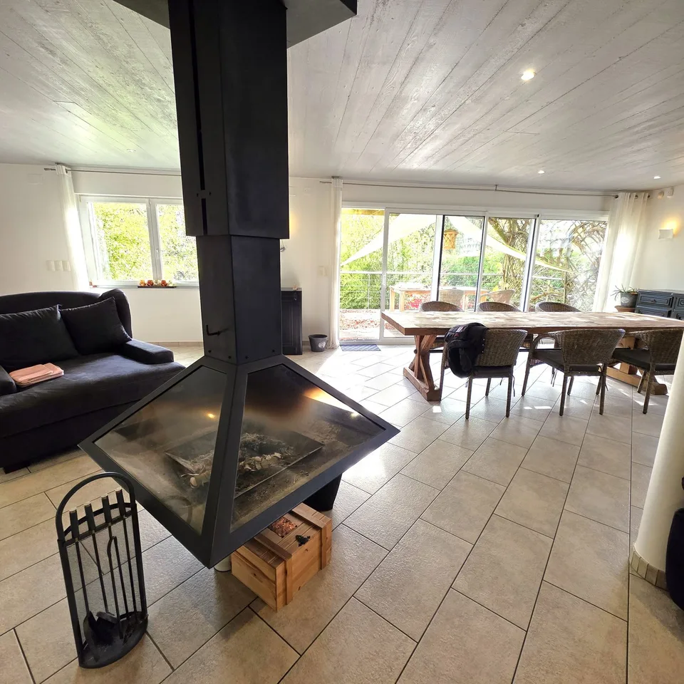 Family-friendly and convivial house with exceptional volumes