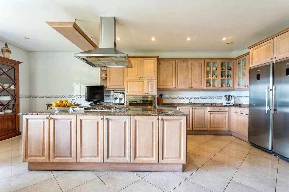 LUXURIOUS VILLA WITH BREATH-TAKING SEA VIEW IN A PRIVILEGED RESIDENTIAL AREA – photo 8 of 14