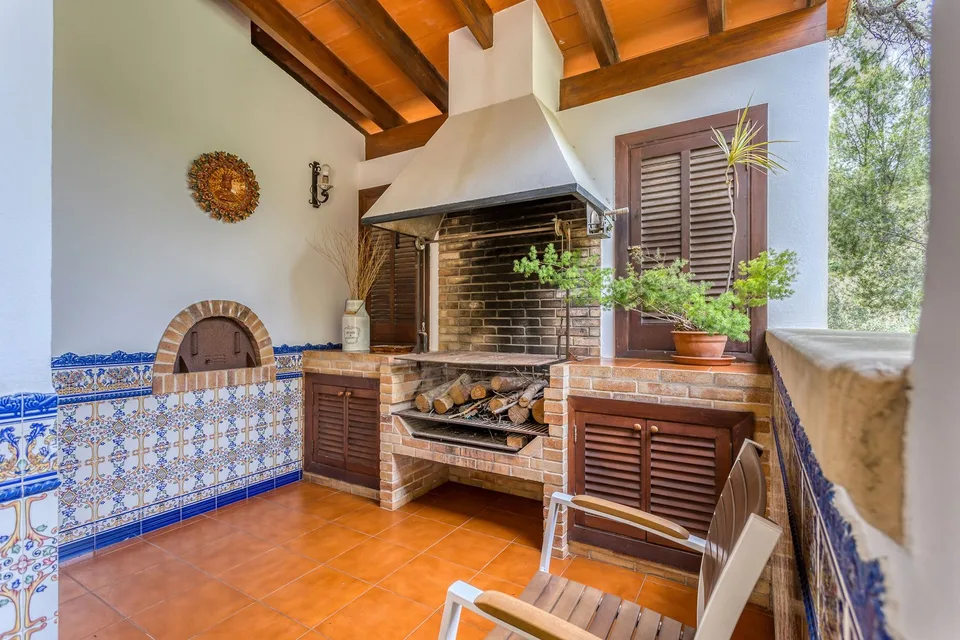 LUXURIOUS VILLA WITH BREATH-TAKING SEA VIEW IN A PRIVILEGED RESIDENTIAL AREA – photo 12 of 14