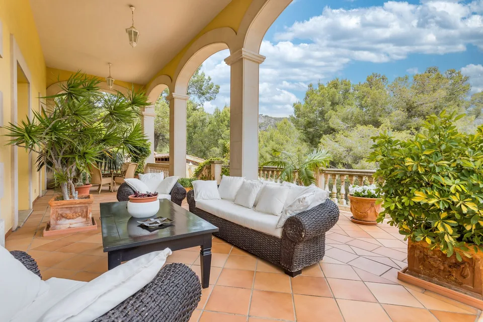 VILLA DI LUSSO CON VISTA MOZZAFIATO SUL MARE IN UN'AREA RESIDENZIALE PRIVILEGIATA