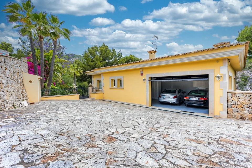 VILLA DI LUSSO CON VISTA MOZZAFIATO SUL MARE IN UN'AREA RESIDENZIALE PRIVILEGIATA