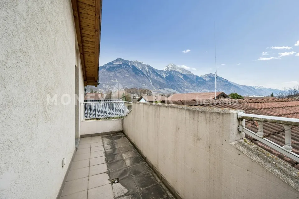 Familienvilla mit 5 Zimmern und Garten – Foto 12 von 15