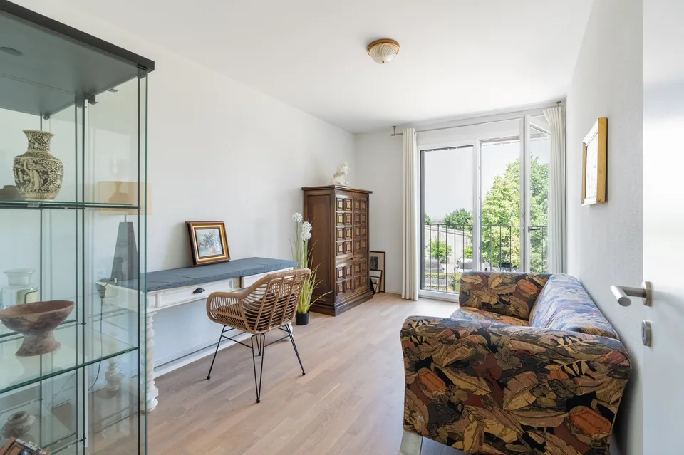 Appartamento 5,5 locali all'ultimo piano – quieto, luminoso e ideale a Givisiez – foto 8 di 11