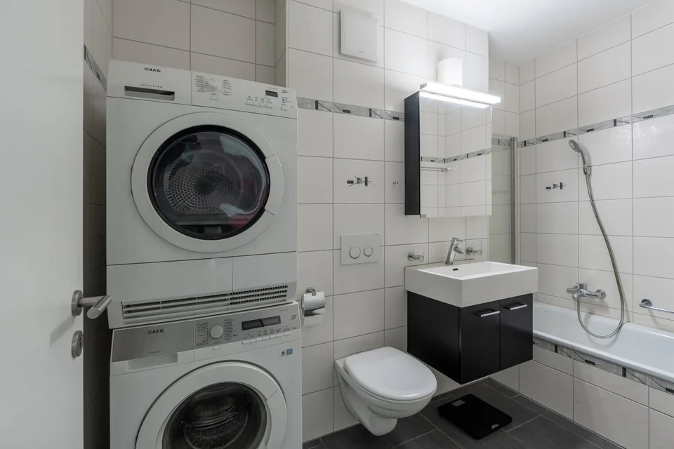 Appartamento 5,5 locali all'ultimo piano – quieto, luminoso e ideale a Givisiez – foto 10 di 11