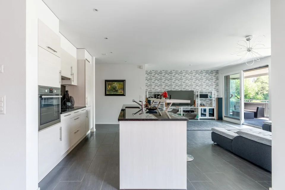 Appartement 5.5 pièces au dernier étage – calme, lumineux et idéalement situé à Givisiez