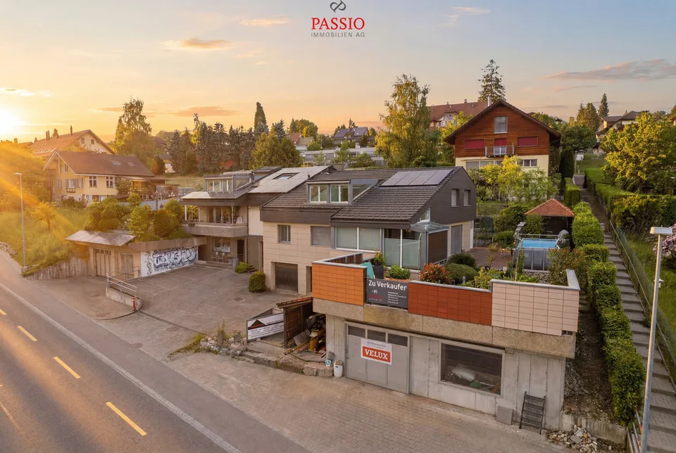 7-Zimmer 2-Familienhaus mit Studio, Gewerbefläche & Alpenblick