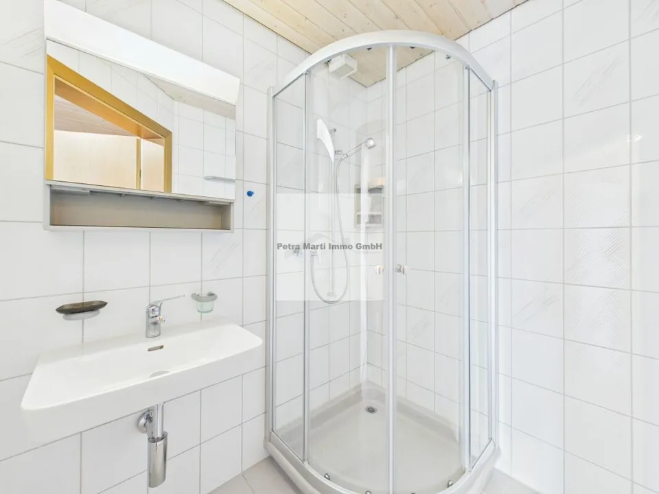 Wonderful 2.5-room attic apartment – photo 7 of 10