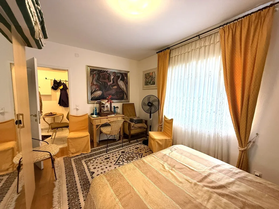 Große Villa mit 7,5 Zimmern, sehr nahe an Kindergarten, Grund- und Mittelschule – Foto 10 von 30