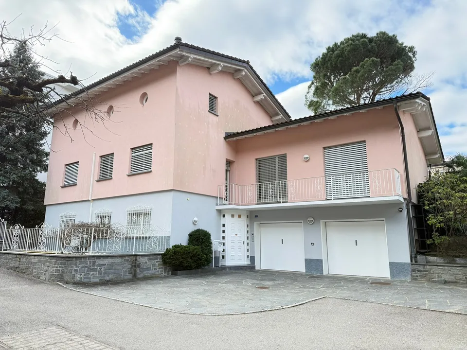 Grande Villa 7.5 locali, vicinissima ad asilo, scuole elementari e medie