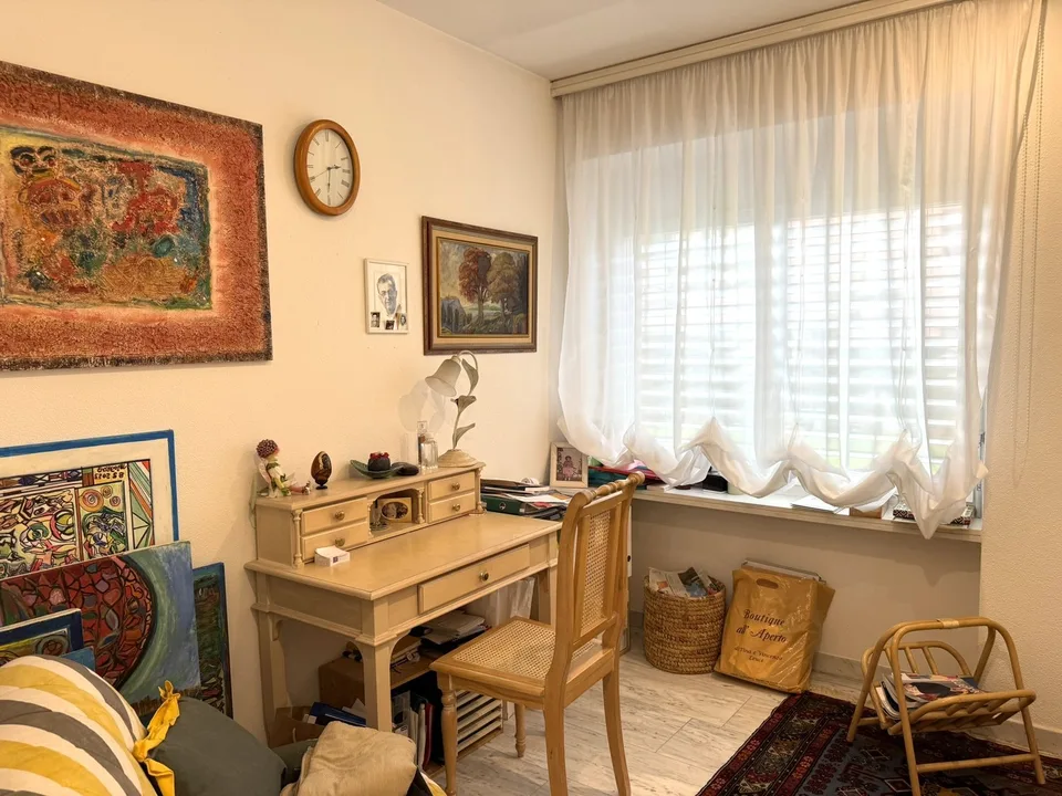 Große Villa mit 7,5 Zimmern, sehr nahe an Kindergarten, Grund- und Mittelschule – Foto 18 von 30