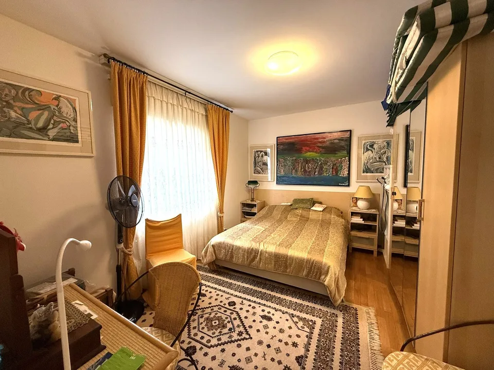Große Villa mit 7,5 Zimmern, sehr nahe an Kindergarten, Grund- und Mittelschule – Foto 9 von 30