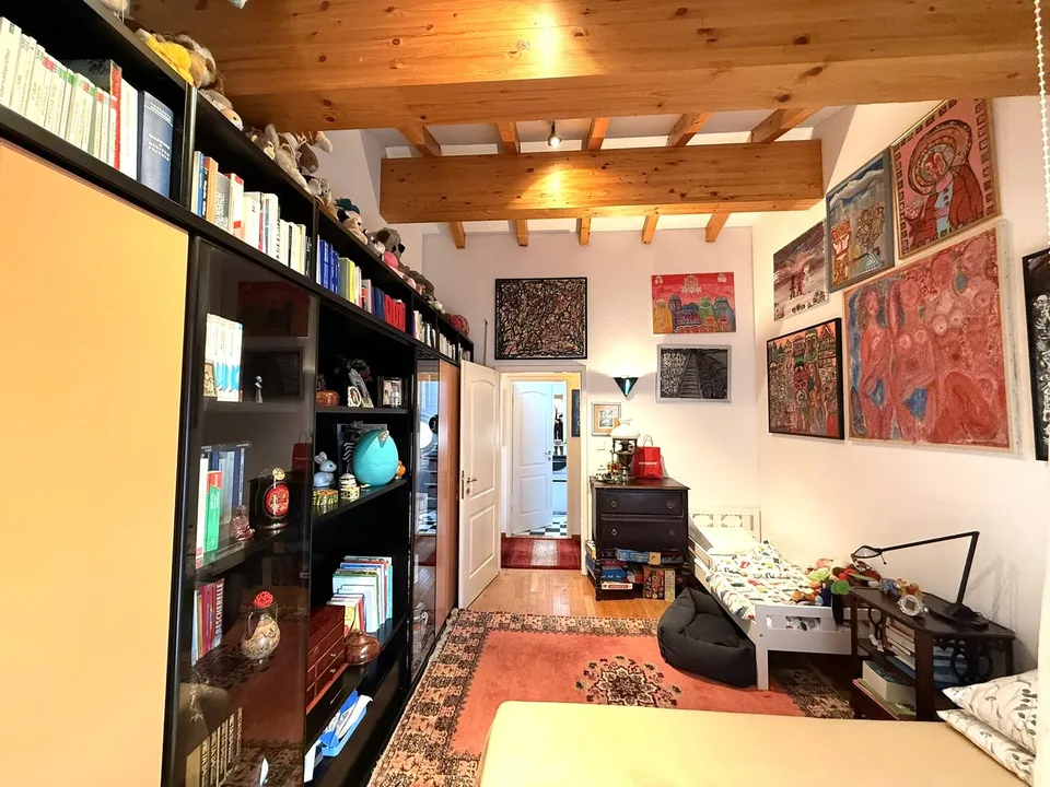 Große Villa mit 7,5 Zimmern, sehr nahe an Kindergarten, Grund- und Mittelschule – Foto 25 von 30