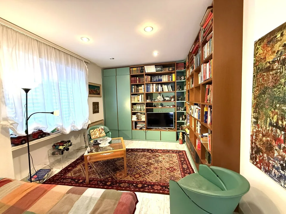Große Villa mit 7,5 Zimmern, sehr nahe an Kindergarten, Grund- und Mittelschule – Foto 17 von 30