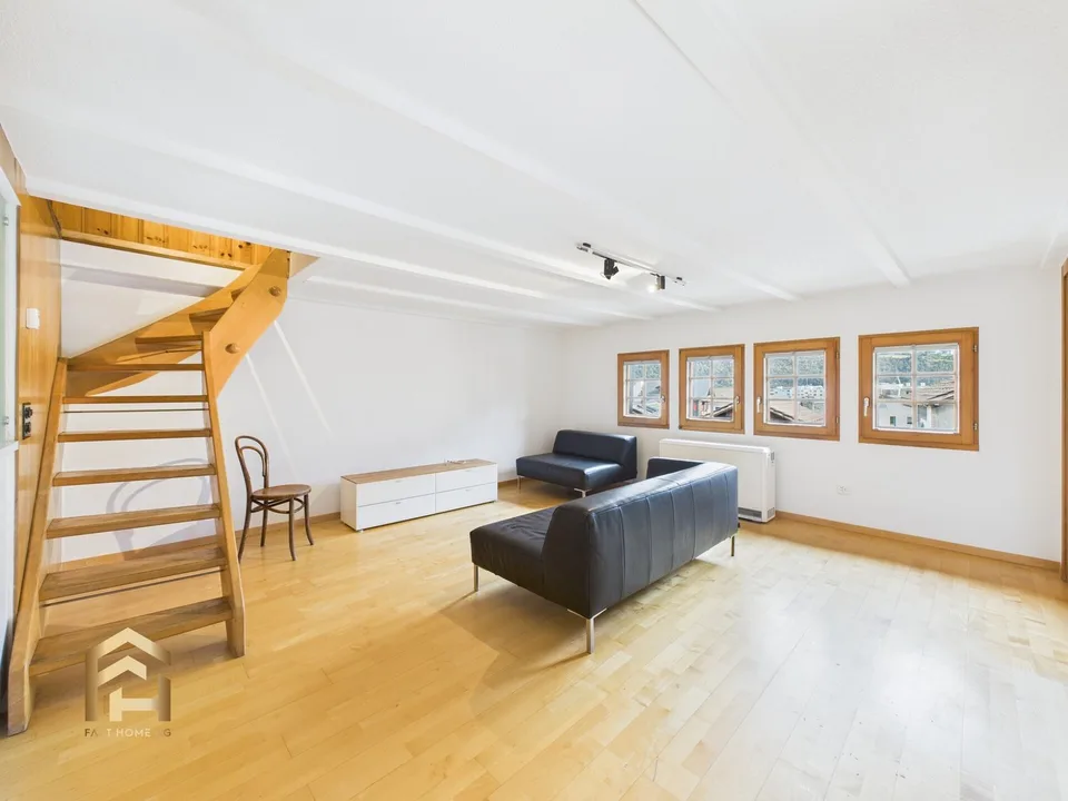 Altbau 4.5 ZWG mit Atelier im Herzen von Naters