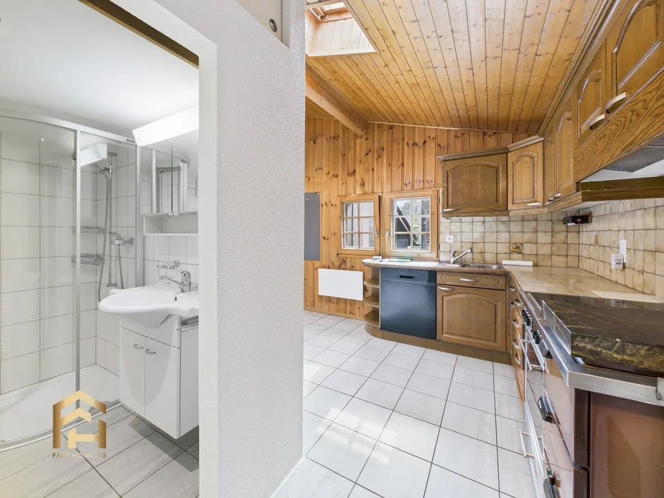 Altbau 4.5 ZWG mit Atelier im Herzen von Naters