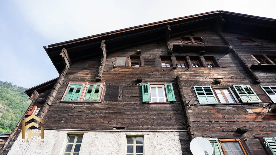 Altbau 4.5 ZWG mit Atelier im Herzen von Naters