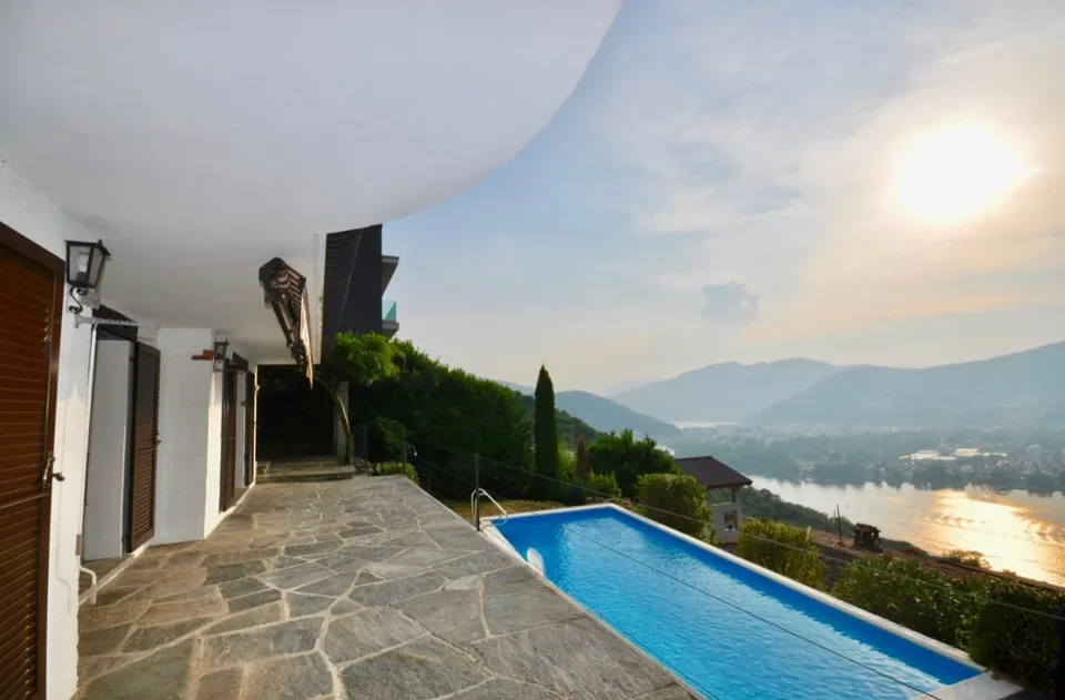 Villa con piscina e vista lago 180gradi - vendita diretta dal proprietario