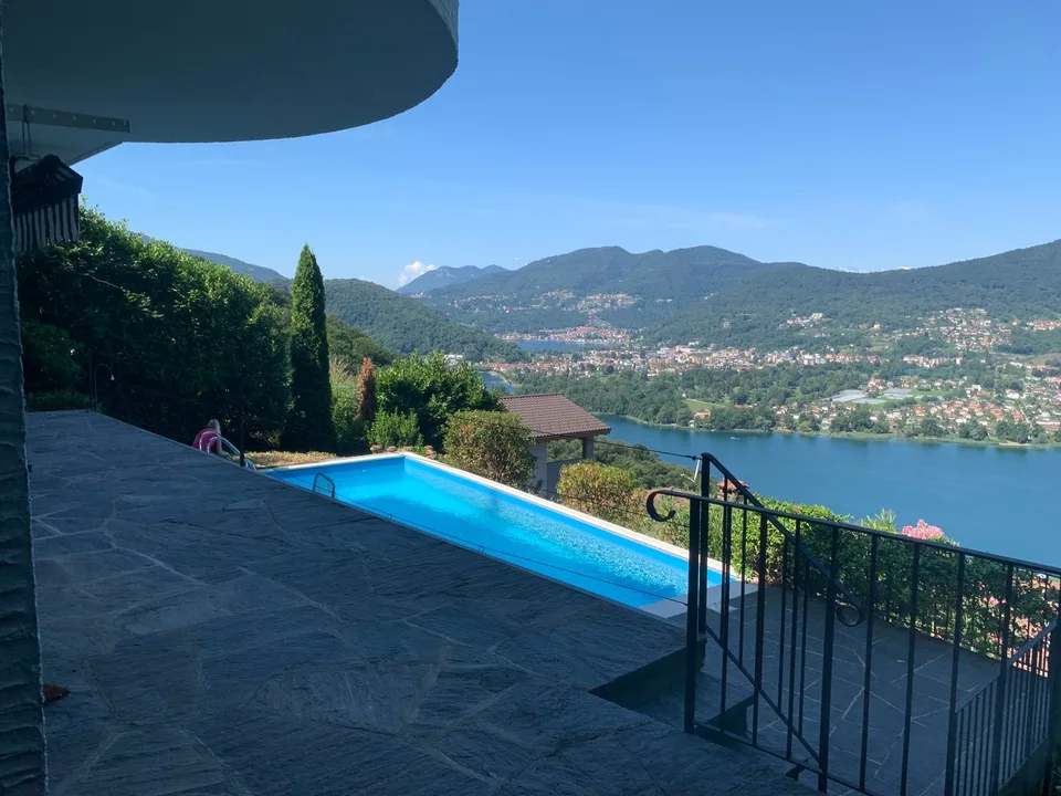 Villa con piscina e vista lago 180gradi - vendita diretta dal proprietario – foto 7 di 16