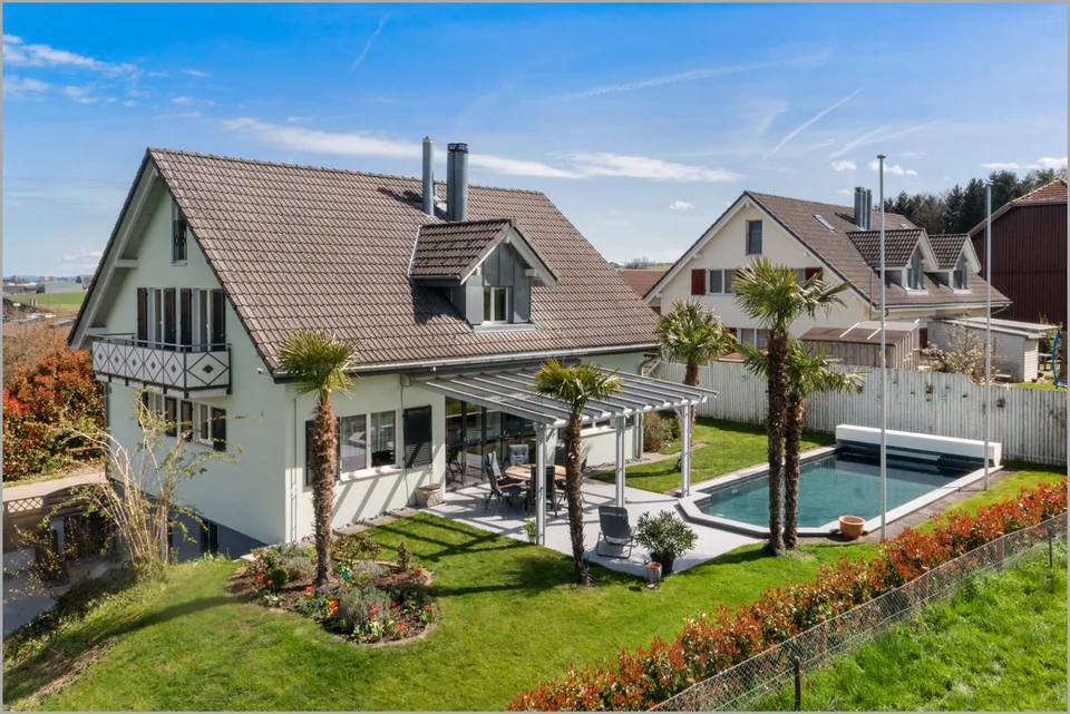 Exklusives Landhaus mit Pool und Wellnessbereich - Mietkauf möglich!