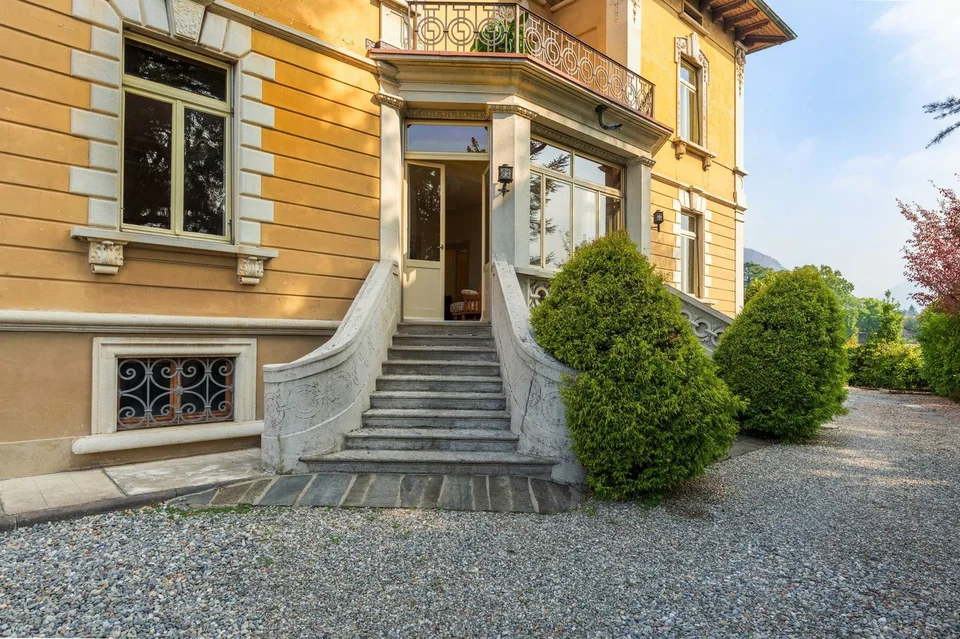 ELEGANTE VILLA LIBERTY  IDEALE PER FONDAZIONI O STUDI PROFESSIONALI
