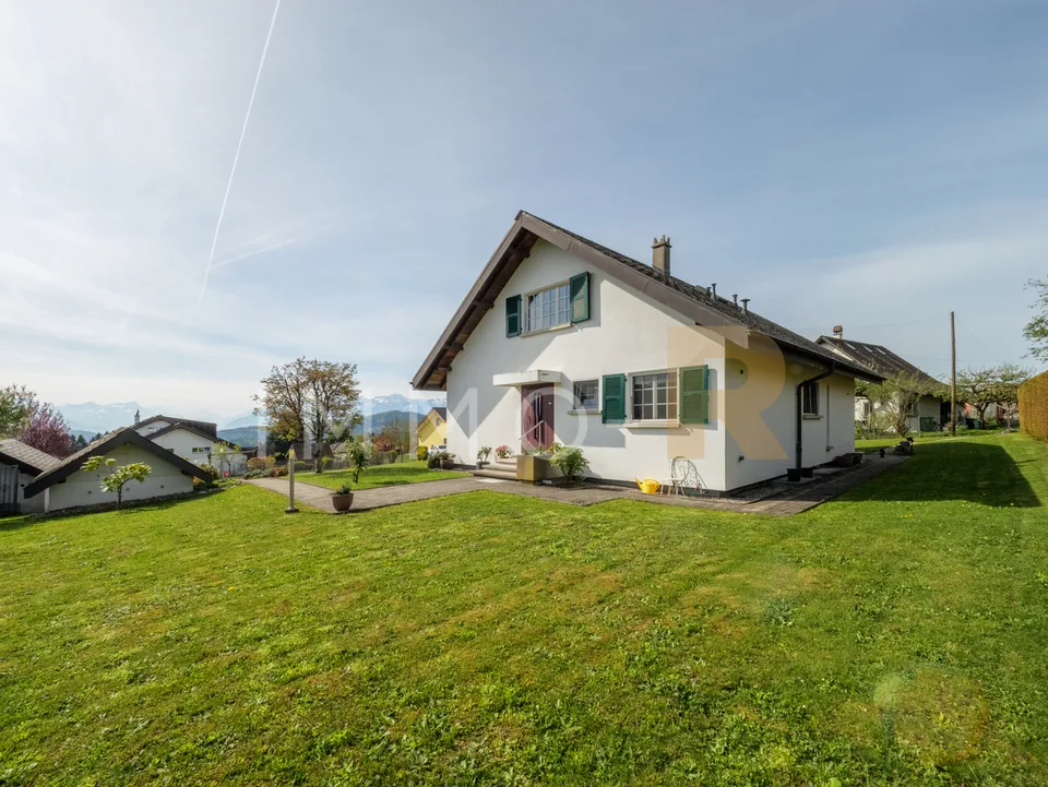Einfamilienhaus mit Alpenblick auf einem 1'600 m² großen Grundstück