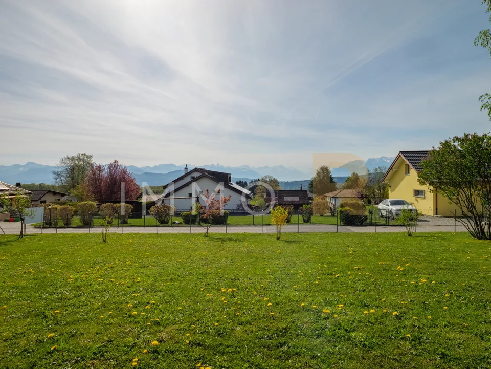 Einfamilienhaus mit Alpenblick auf einem 1'600 m² großen Grundstück