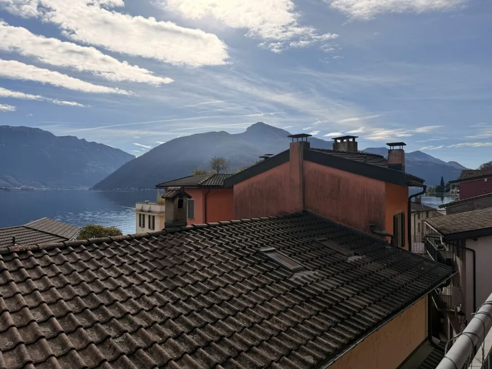 MELIDE · CASA DI NUCLEO RISTRUTTURATA CON VISTA LAGO E CANTINA A VOLTA