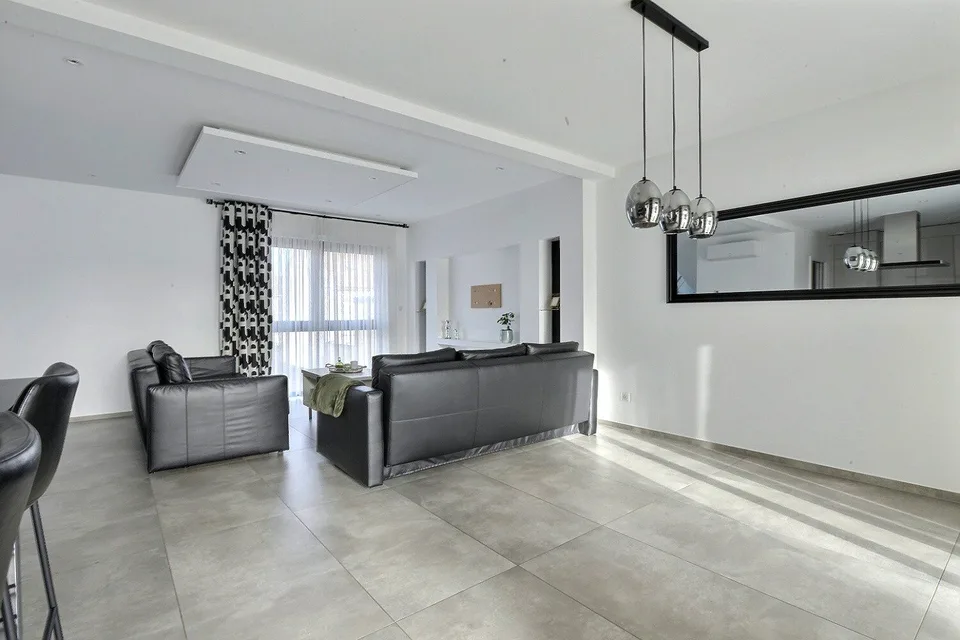 Casa residenziale moderna sostenibile – Stile, comfort e mobilità alle porte di Basilea