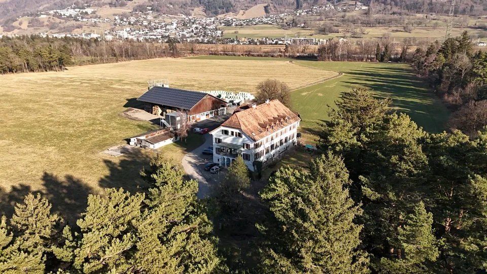Versatile property: Established guesthouse with development potential in Weite-Wartau