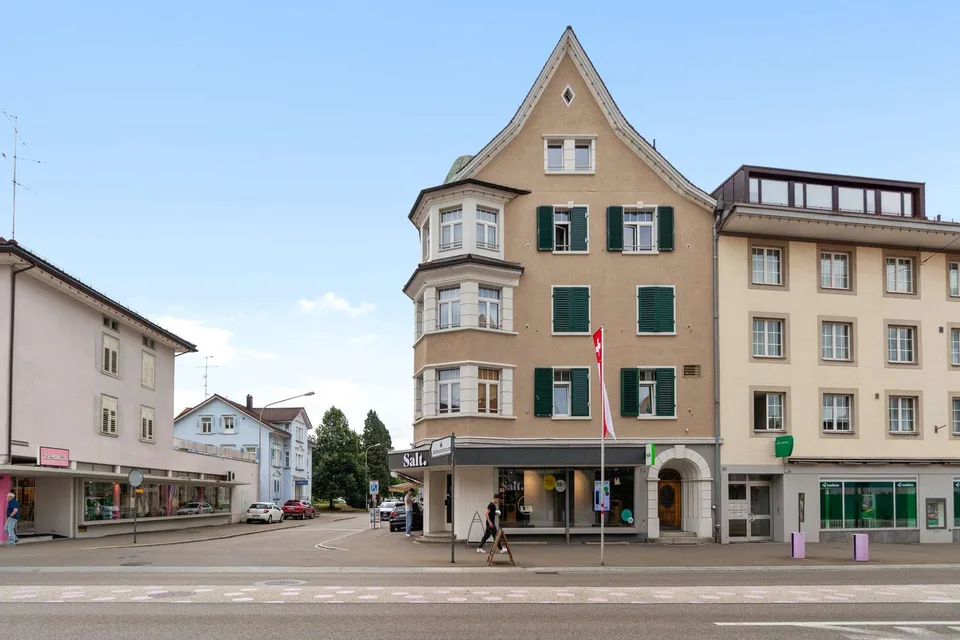 Wohn- und Geschäftshaus mit Entwicklungspotenzial an zentraler Lage